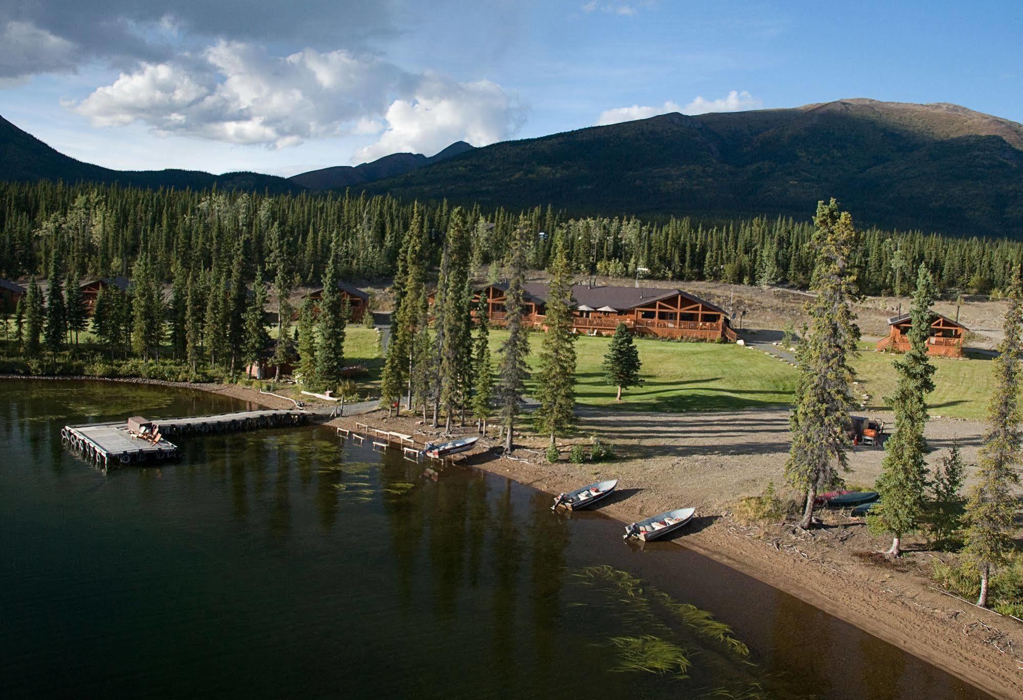 Inconnu Lodge Mcevoy Lake ภายนอก รูปภาพ