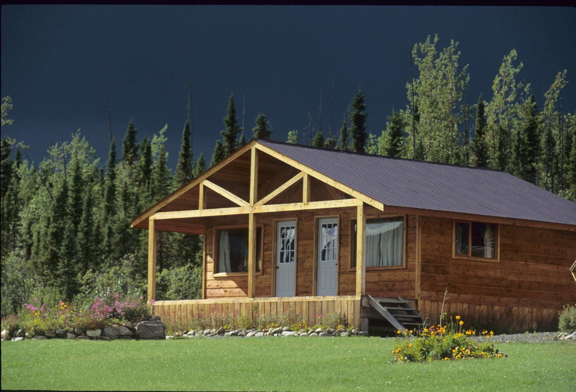 Inconnu Lodge Mcevoy Lake ภายนอก รูปภาพ