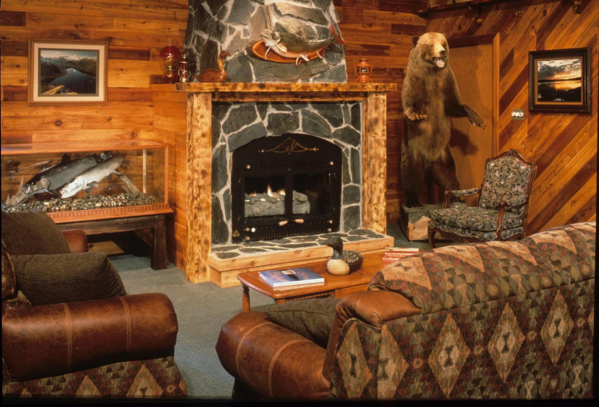 Inconnu Lodge Mcevoy Lake ภายนอก รูปภาพ